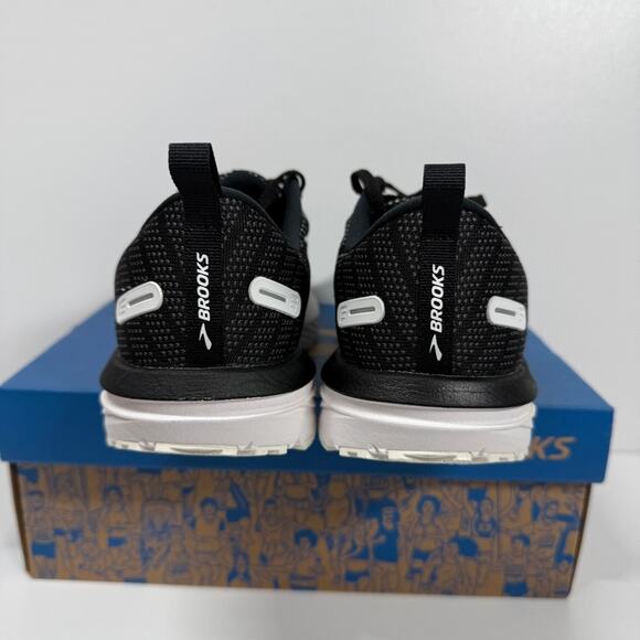 Athletic_Shoes
